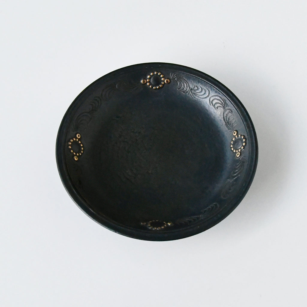 金彩鉄釉貼花文珈琲碗皿(飴) / no.1367 – MOCAD ONLINE SHOP