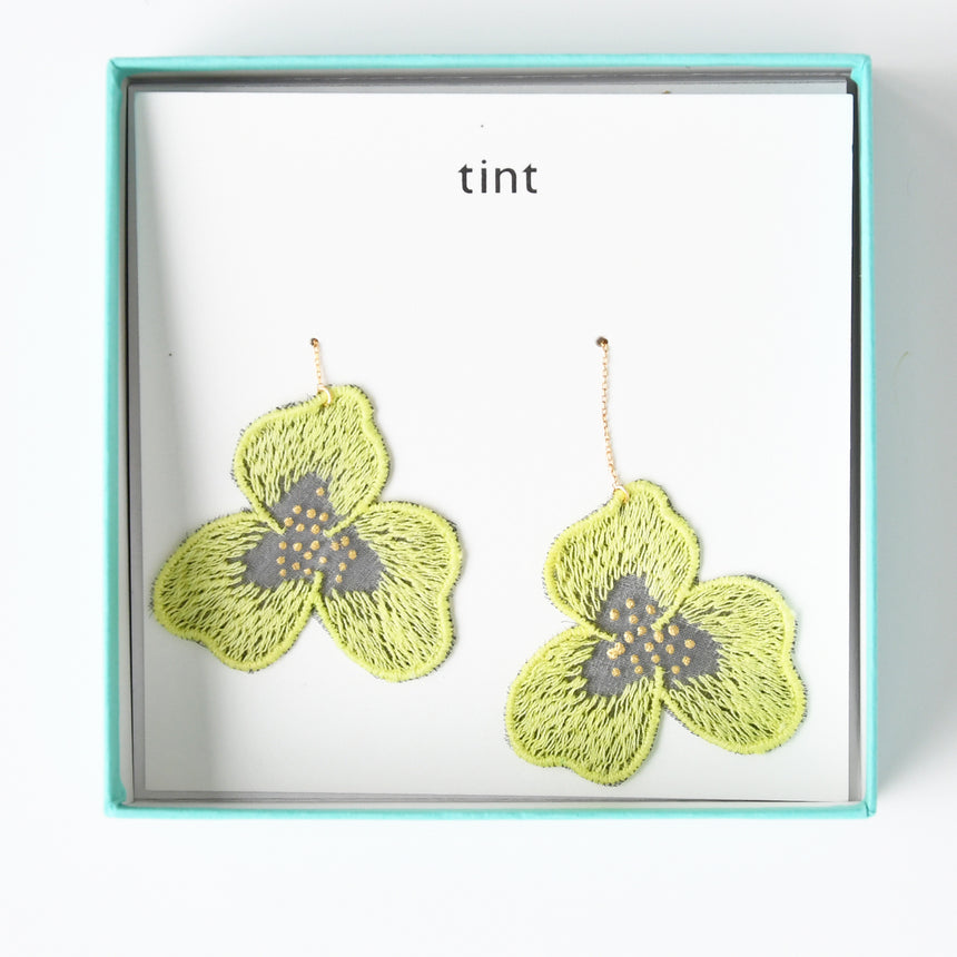tint series pansy/earring moonlight