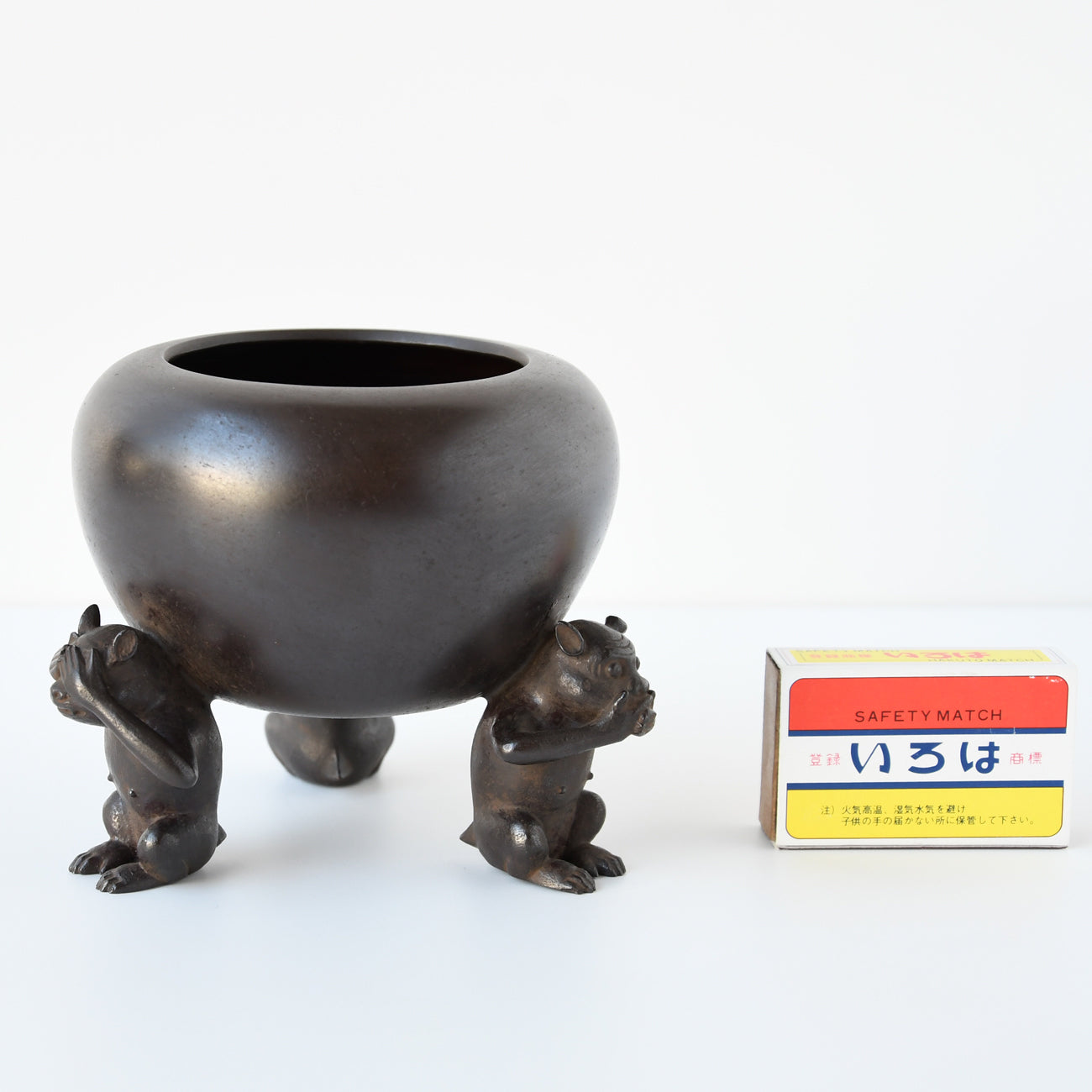 青銅 三猿香炉 | 京都の伝統工芸品の通販サイト – MOCAD ONLINE SHOP 青銅 三猿香炉 | 京都の伝統工芸品の通販サイト – MOCAD ONLINE SHOP
