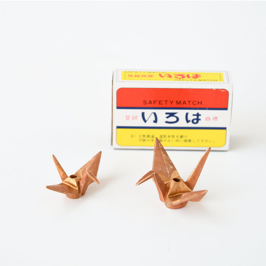 銅香立て　折鶴　マッチ箱とサイズ比較