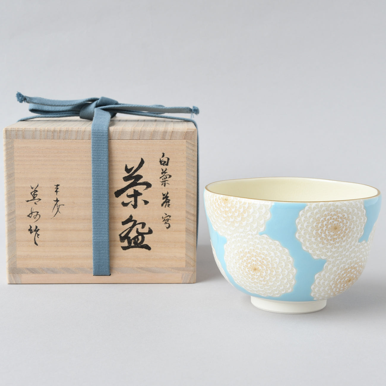 白菊蒼穹茶盌 / no.2634 | 京都の伝統工芸品の通販サイト – MOCAD