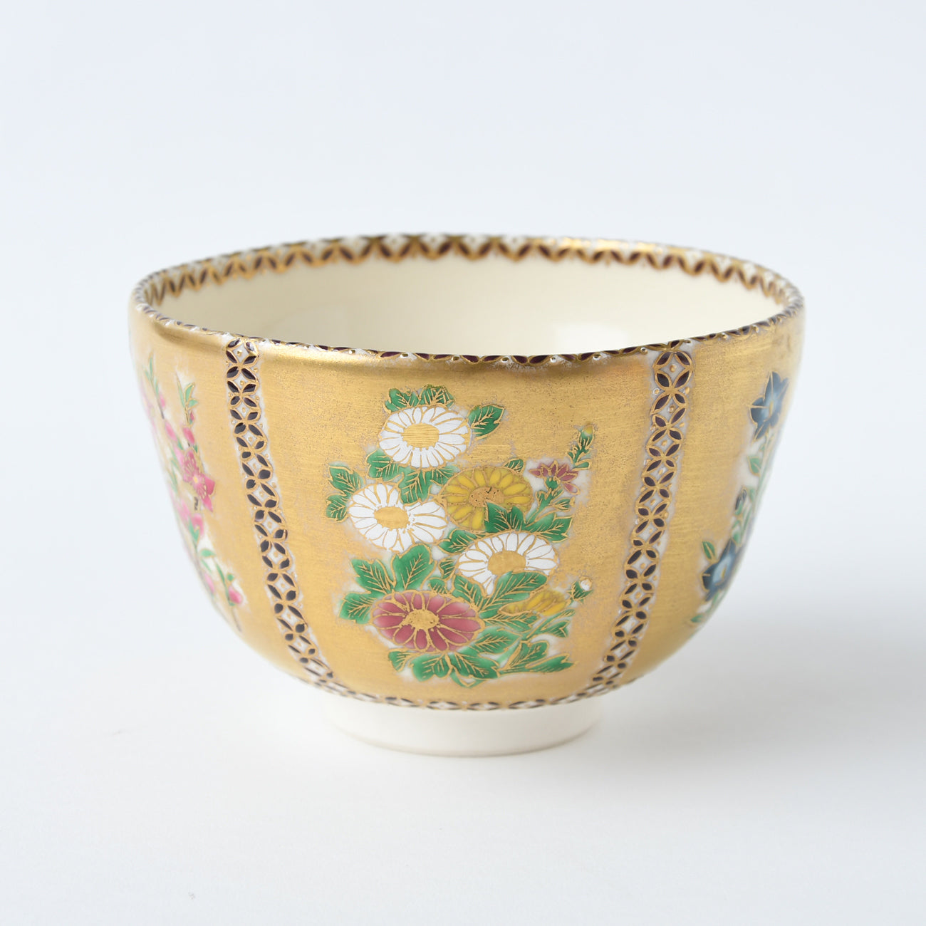金彩四季草花茶盌 / no.3136 | 京都の伝統工芸品の通販サイト – MOCAD