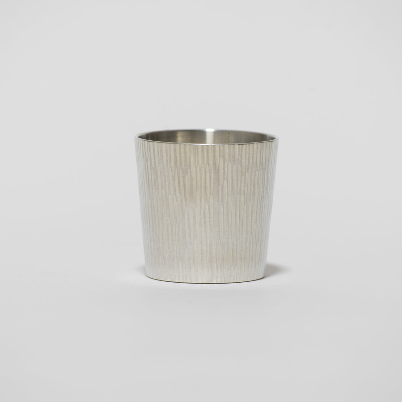 錫 ぐい吞み 小 / no.1616 | 京都の伝統工芸品の通販サイト – MOCAD