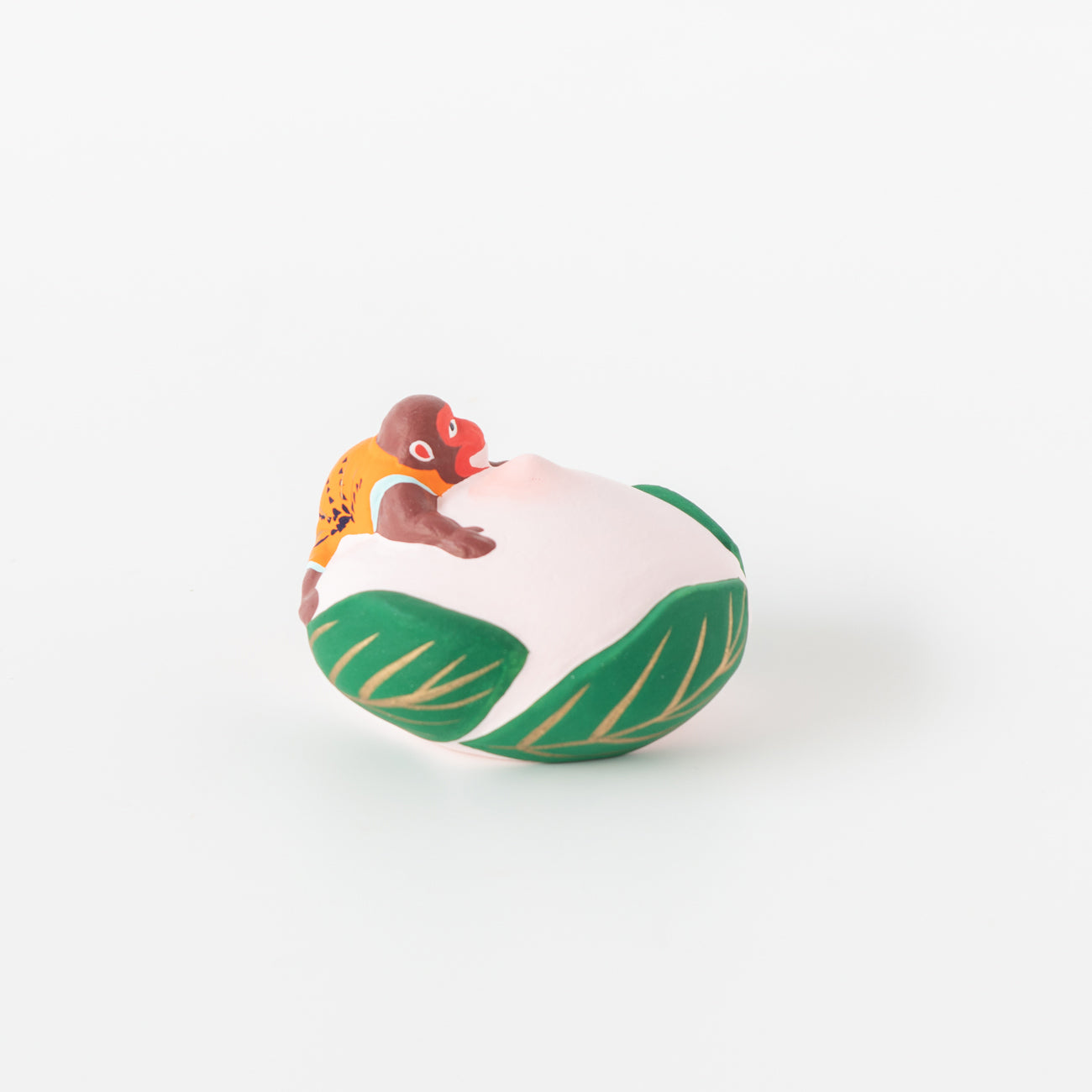 伏見人形 桃持ち猿（盃） | 京都の伝統工芸品の通販サイト – MOCAD