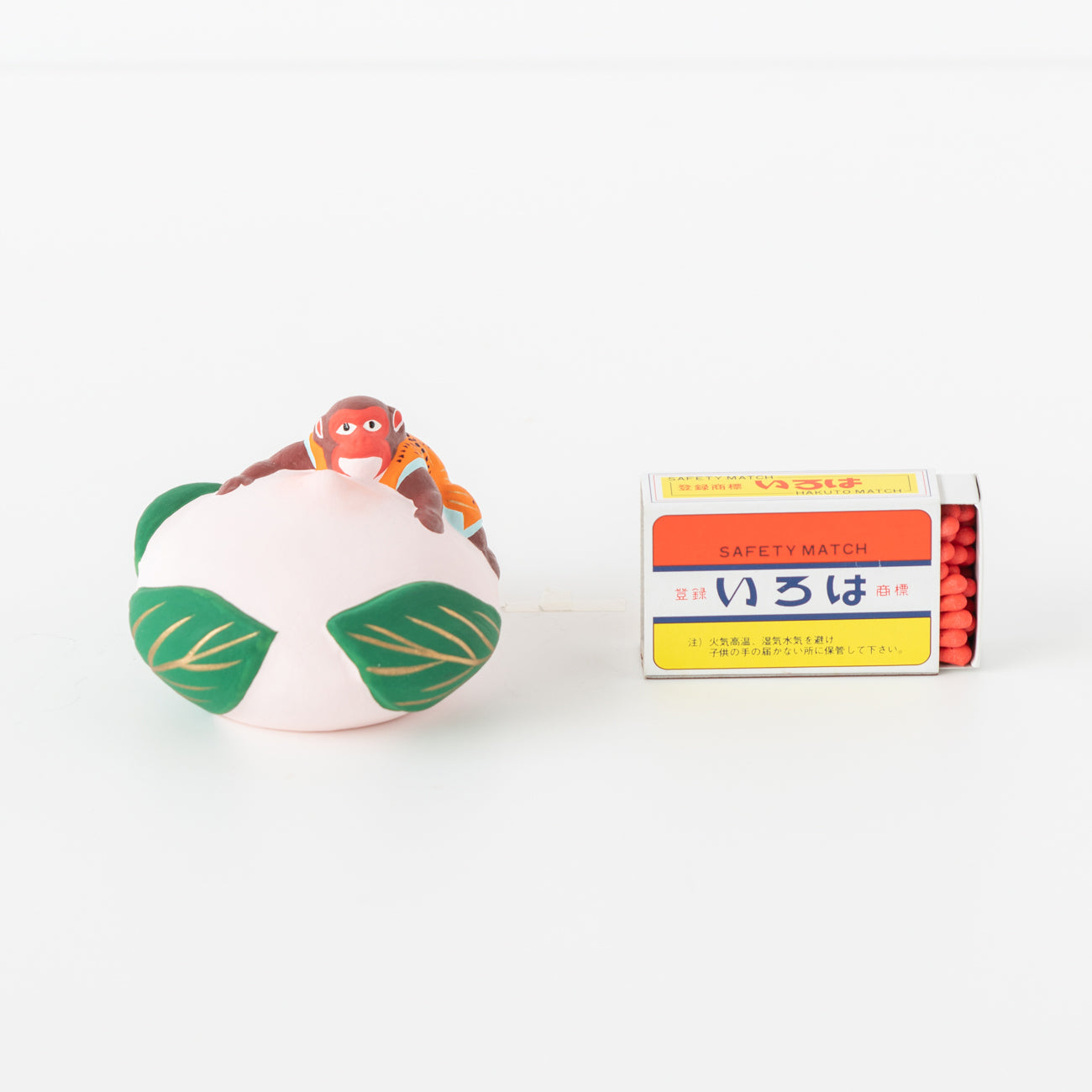 伏見人形 桃持ち猿（盃） | 京都の伝統工芸品の通販サイト – MOCAD