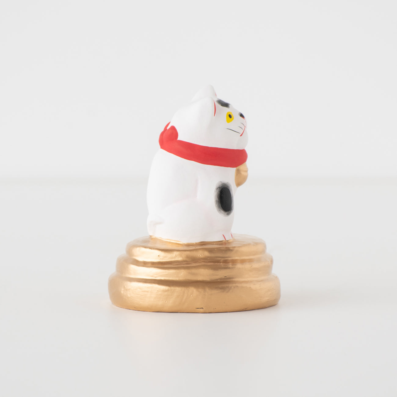 伏見人形 小判のり招き猫 | 京都の伝統工芸品の通販サイト – MOCAD