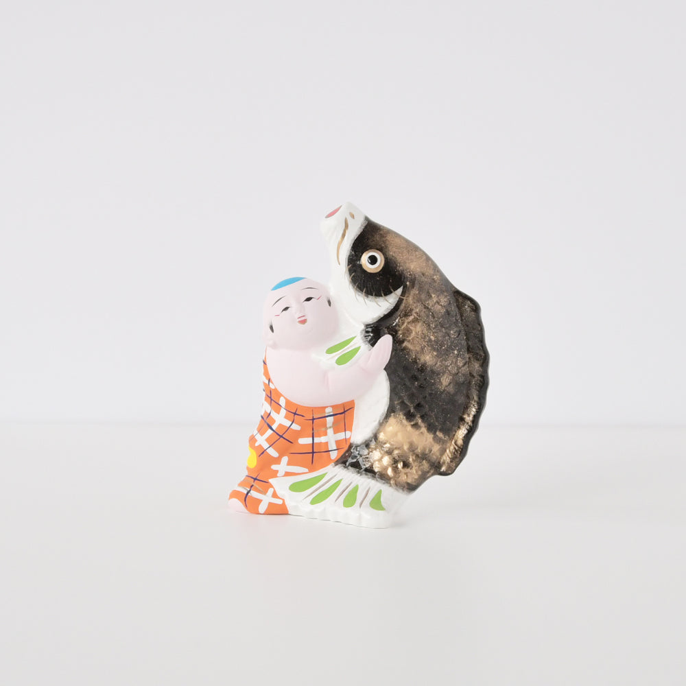 伏見人形 鯉抱童子 | 京都の伝統工芸品の通販サイト – MOCAD ONLINE SHOP