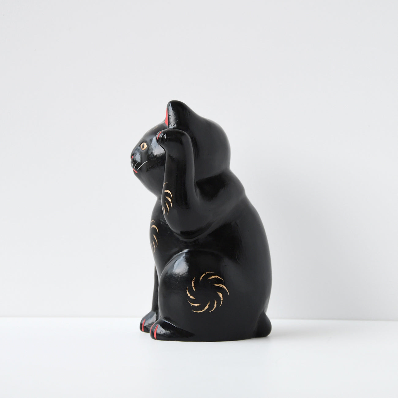 伏見人形 黒招き猫| 京都の伝統工芸品の通販サイト – MOCAD ONLINE SHOP