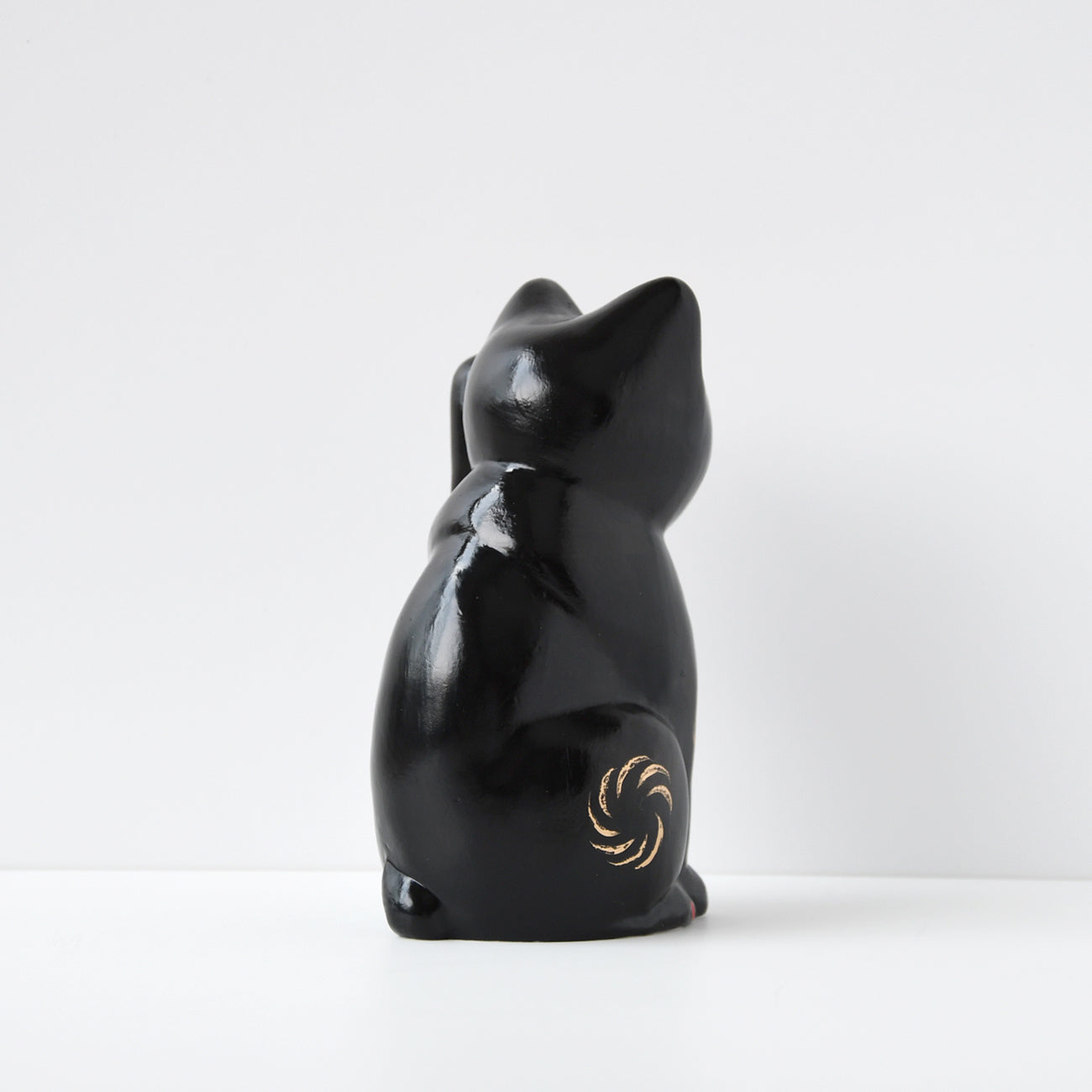 伏見人形 黒招き猫 | 京都の伝統工芸品の通販サイト – MOCAD ONLINE SHOP