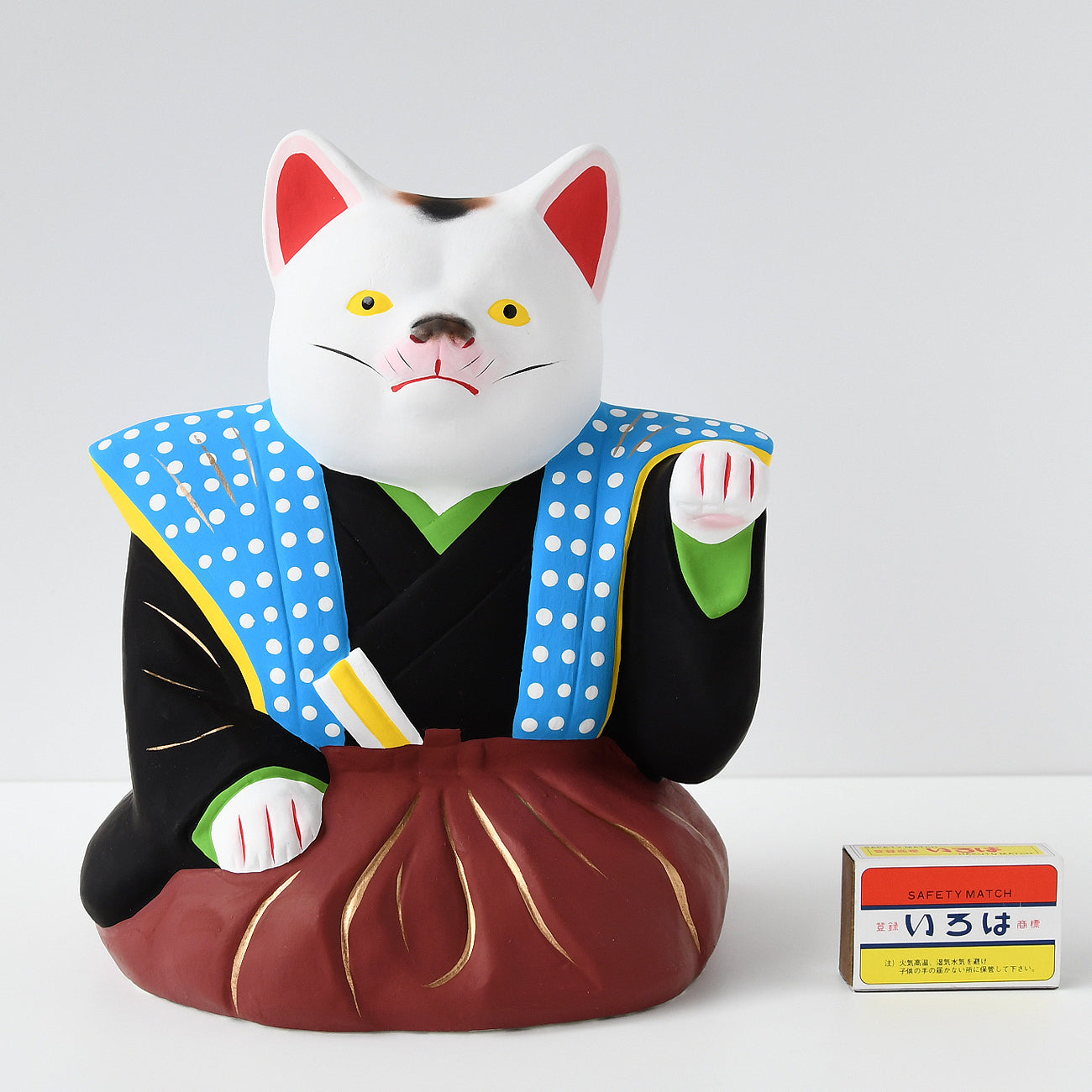 伏見人形 裃招き猫（大・左手） – MOCAD ONLINE SHOP