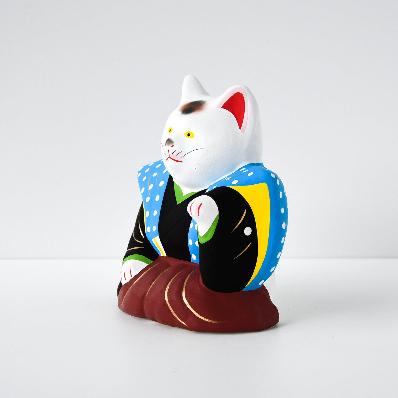 伏見人形 裃招き猫（中・左手） – MOCAD ONLINE SHOP