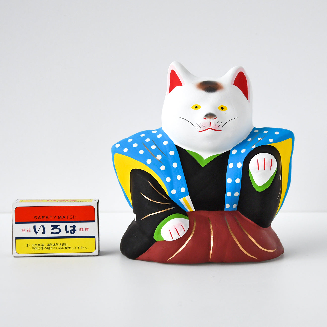 伏見人形 裃招き猫（中・左手） – MOCAD ONLINE SHOP