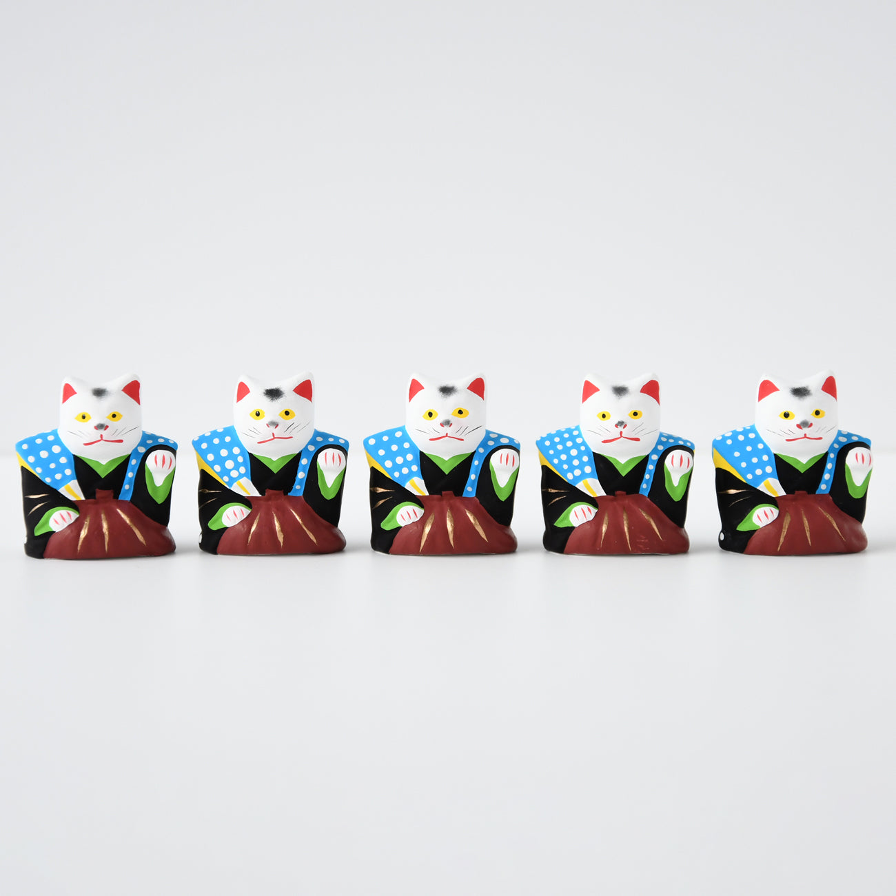 伏見人形 裃招き猫（小・左手） – MOCAD ONLINE SHOP